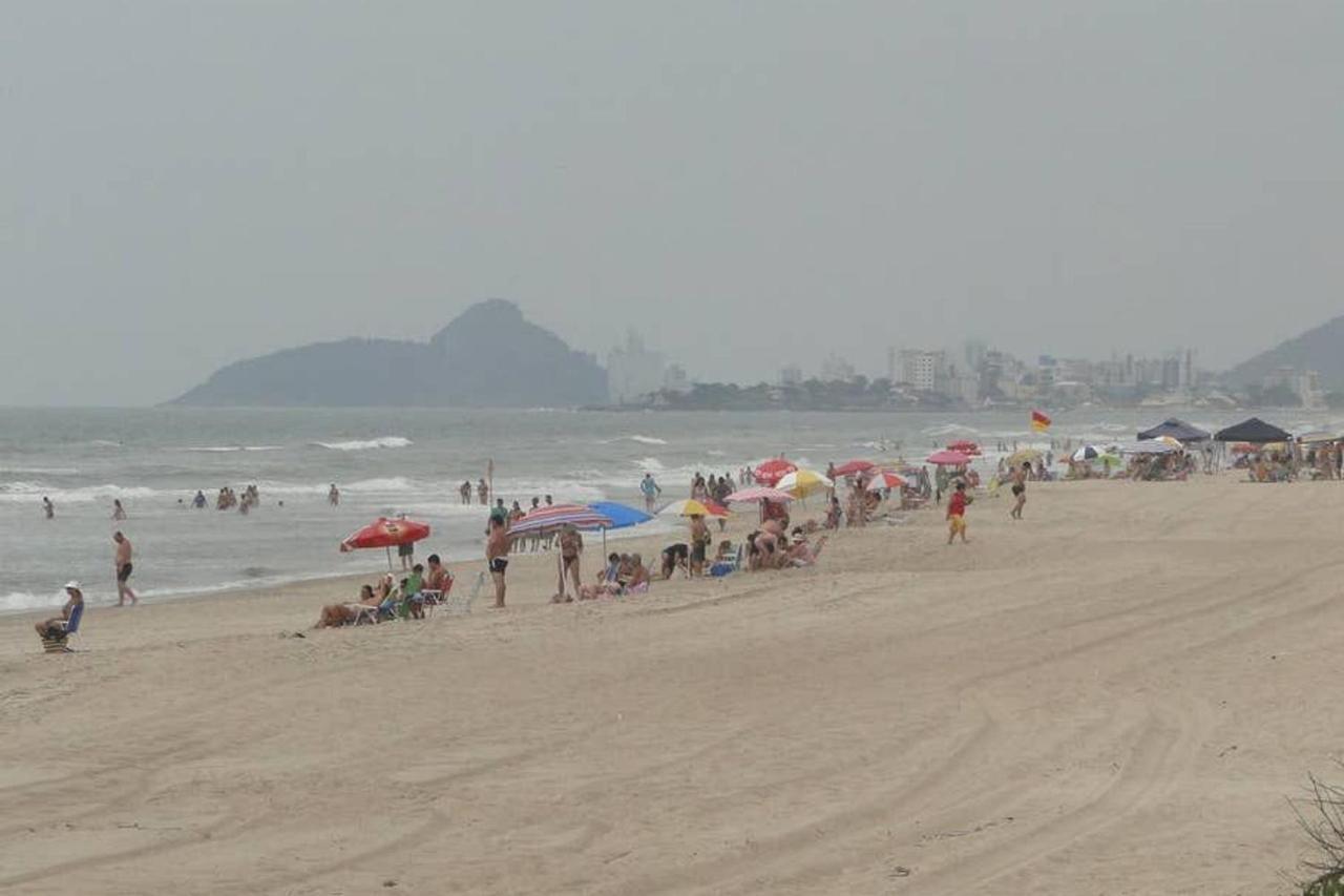 Tranquilidade a meia quadra da praia - churrasqueira, super wi-fi e Chromecast! Matinhos Exterior foto