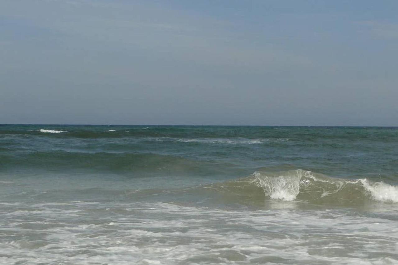 Tranquilidade a meia quadra da praia - churrasqueira, super wi-fi e Chromecast! Matinhos Exterior foto