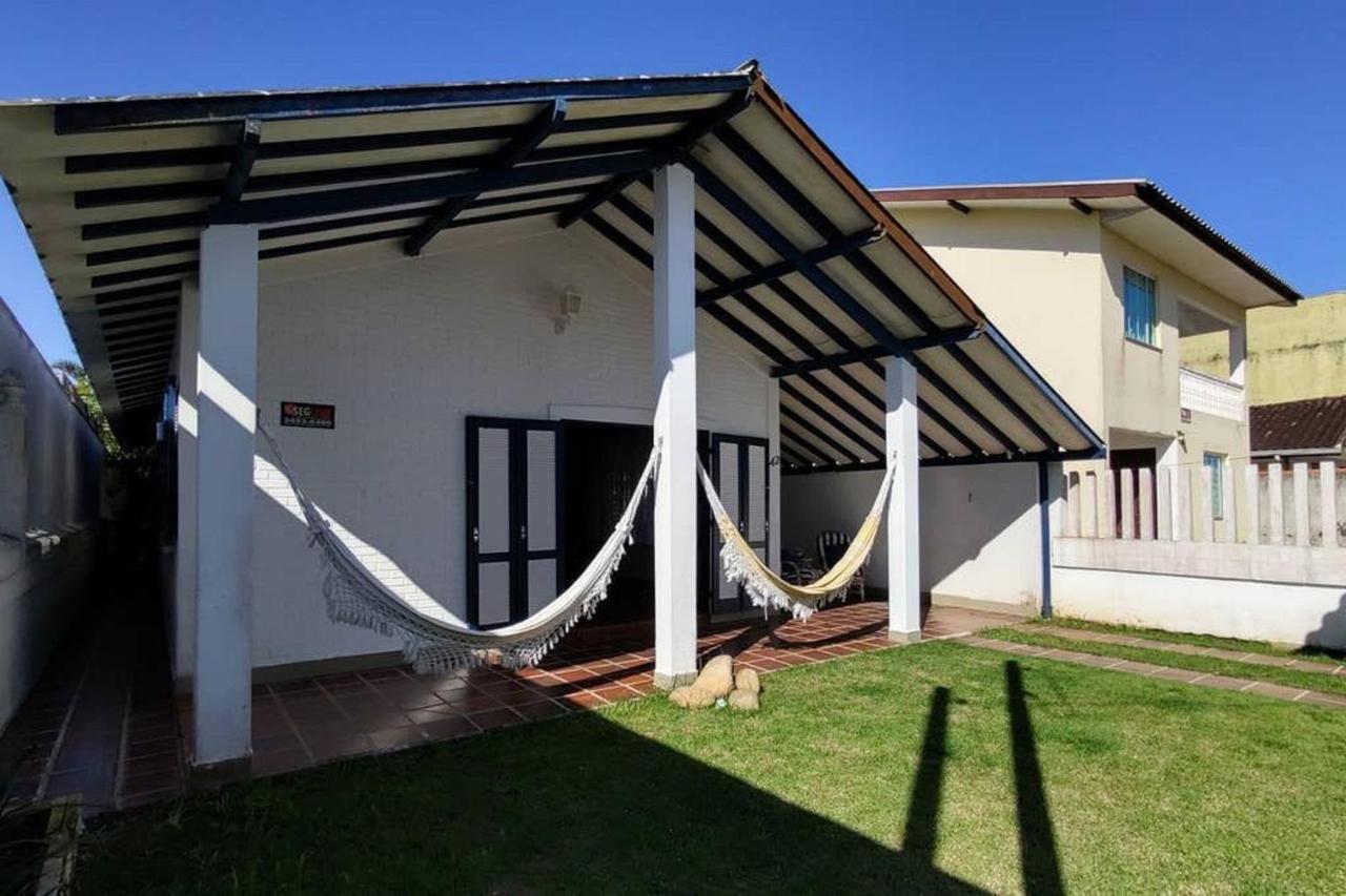 Tranquilidade a meia quadra da praia - churrasqueira, super wi-fi e Chromecast! Matinhos Exterior foto