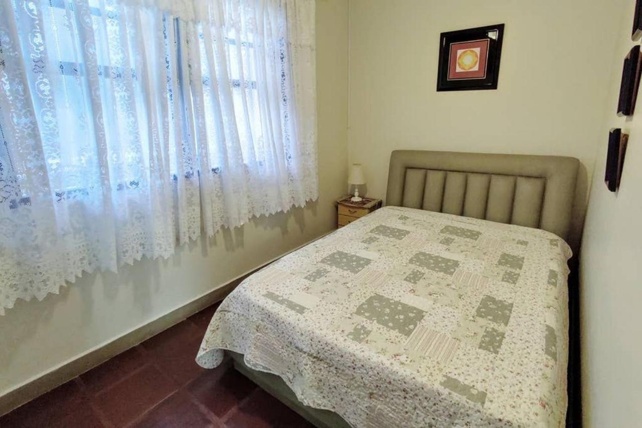 Tranquilidade a meia quadra da praia - churrasqueira, super wi-fi e Chromecast! Matinhos Exterior foto