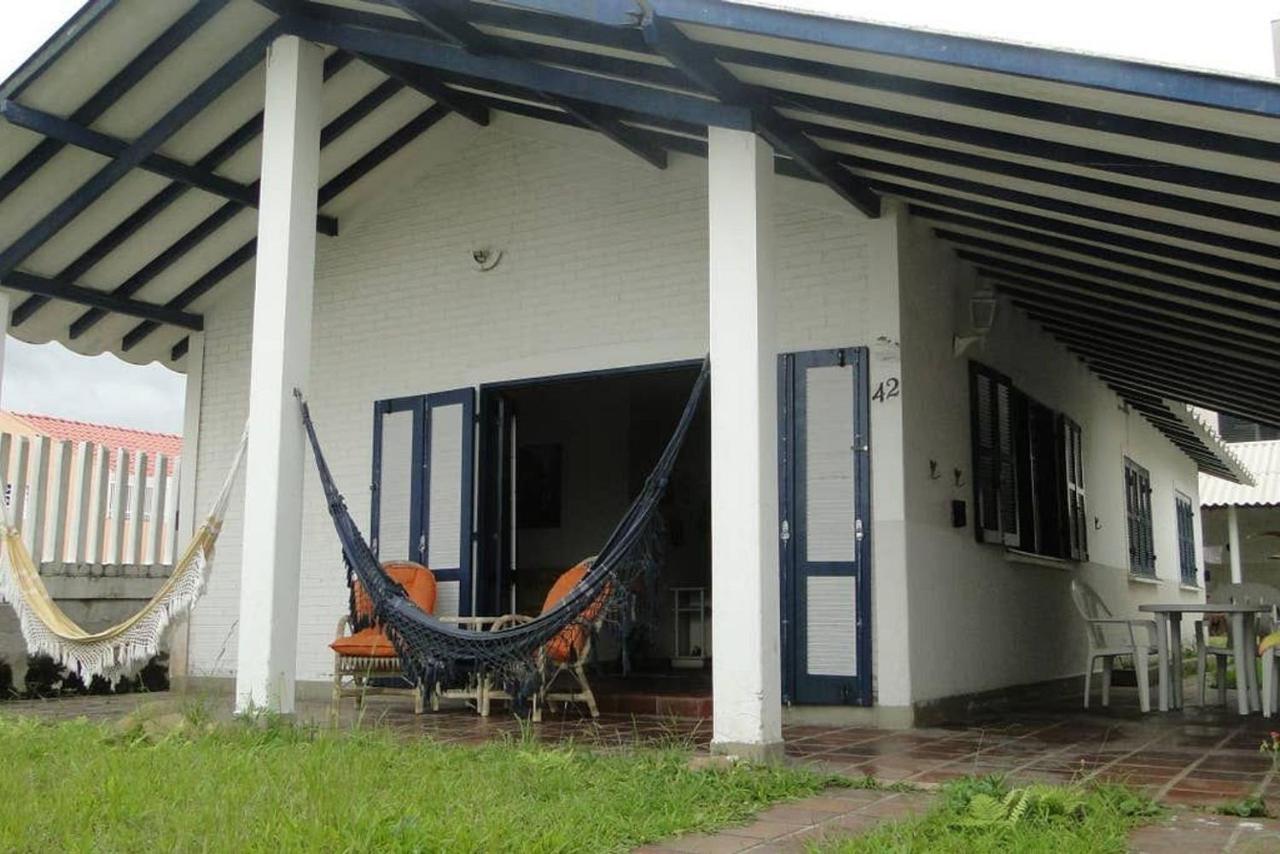 Tranquilidade a meia quadra da praia - churrasqueira, super wi-fi e Chromecast! Matinhos Exterior foto