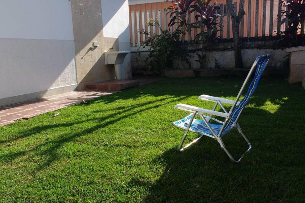 Tranquilidade a meia quadra da praia - churrasqueira, super wi-fi e Chromecast! Matinhos Exterior foto